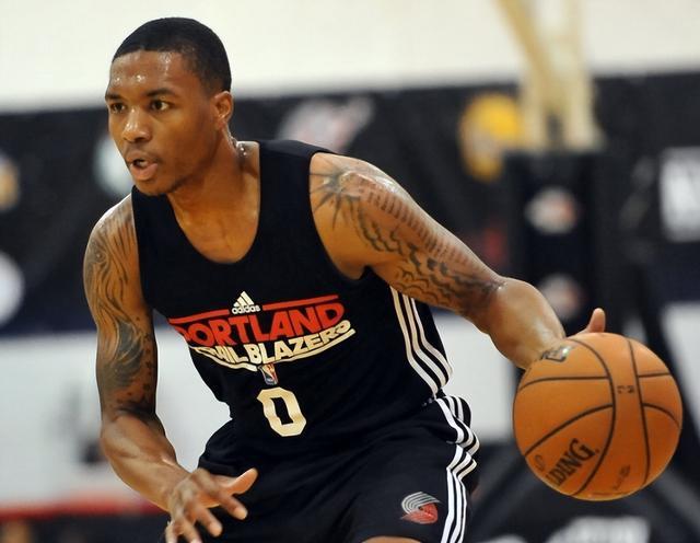 而隨著他在 而隨著他在