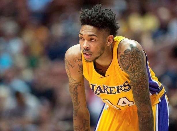 边路传中虽 边路传中虽